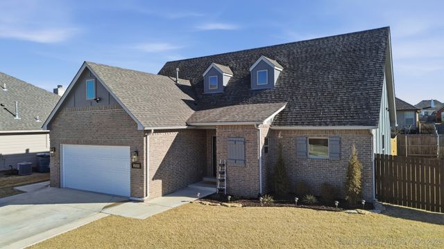215 W 52nd Street, Sand Springs, OK 74063