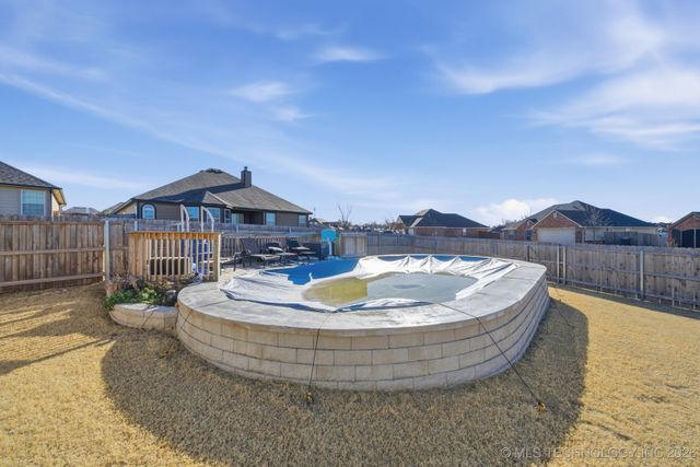 215 W 52nd Street, Sand Springs, OK 74063