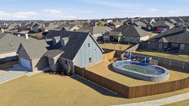 215 W 52nd Street, Sand Springs, OK 74063