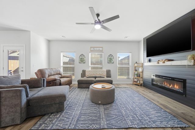 215 W 52nd Street, Sand Springs, OK 74063