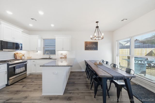 215 W 52nd Street, Sand Springs, OK 74063