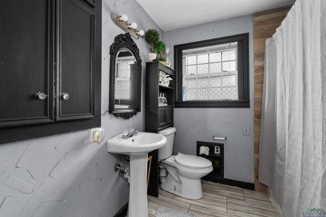 1225 Oak Dr, Kilgore, TX 75662