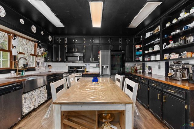 1225 Oak Dr, Kilgore, TX 75662