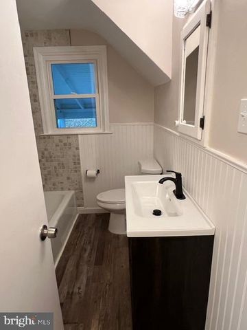 105 E 2ND AVE, Parkesburg, PA 19365