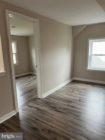 105 E 2ND AVE, Parkesburg, PA 19365