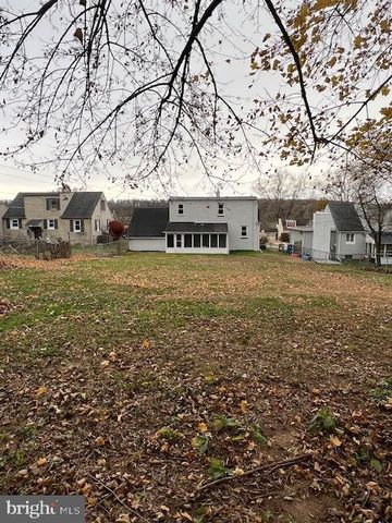 105 E 2ND AVE, Parkesburg, PA 19365