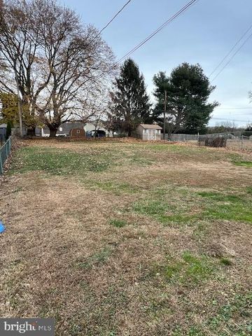 105 E 2ND AVE, Parkesburg, PA 19365