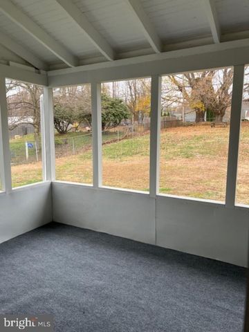 105 E 2ND AVE, Parkesburg, PA 19365