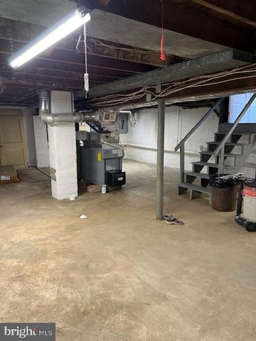 105 E 2ND AVE, Parkesburg, PA 19365