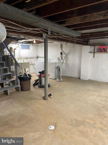 105 E 2ND AVE, Parkesburg, PA 19365