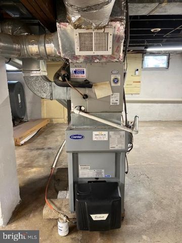 105 E 2ND AVE, Parkesburg, PA 19365