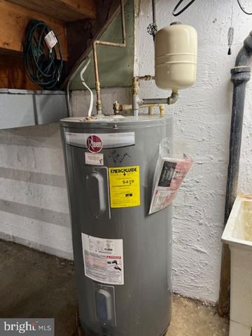 105 E 2ND AVE, Parkesburg, PA 19365