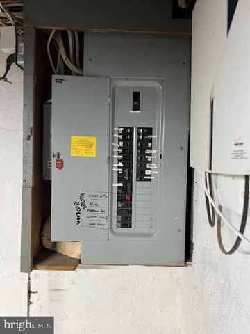 105 E 2ND AVE, Parkesburg, PA 19365