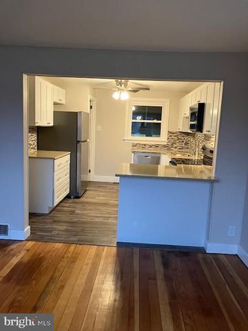 105 E 2ND AVE, Parkesburg, PA 19365