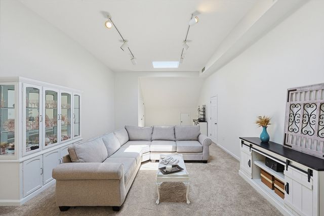 16 Valiant Way 16, Salem, MA 01970