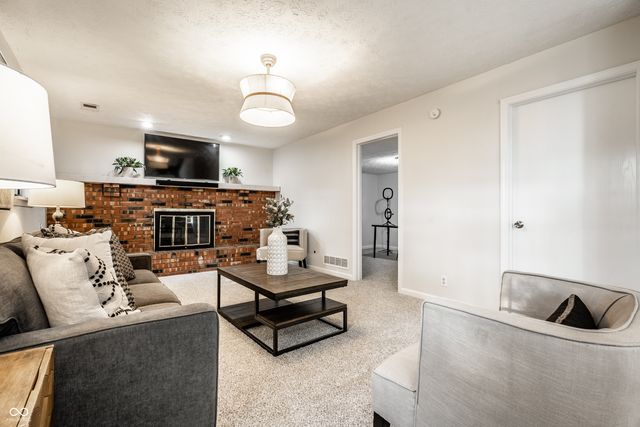 8815 Deer Run Drive, Indianapolis, IN 46256
