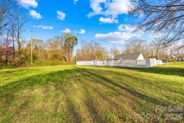 105 Laura Court, Cherryville, NC 28021