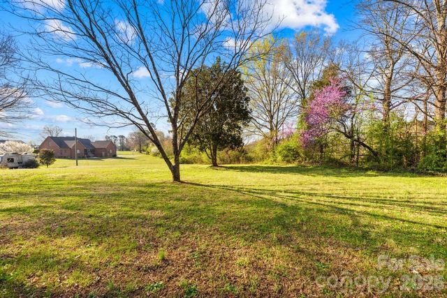 105 Laura Court, Cherryville, NC 28021