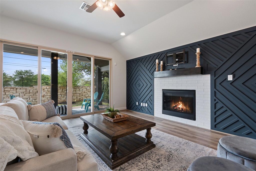 306 Gulfton ST, Austin, TX 78738