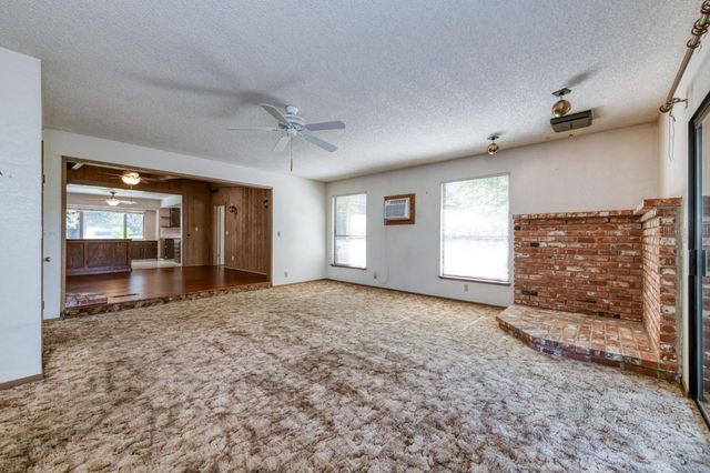 181 W Dovewood Lane, Fresno, CA 93704