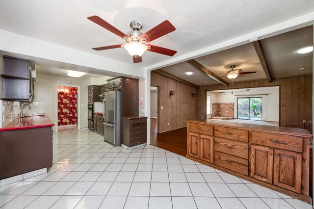 181 W Dovewood Lane, Fresno, CA 93704