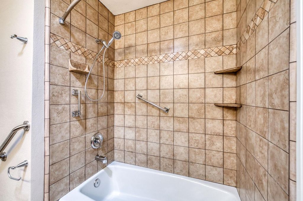 Image 22 of property listing at 181 W Dovewood Lane, Fresno, CA 93704