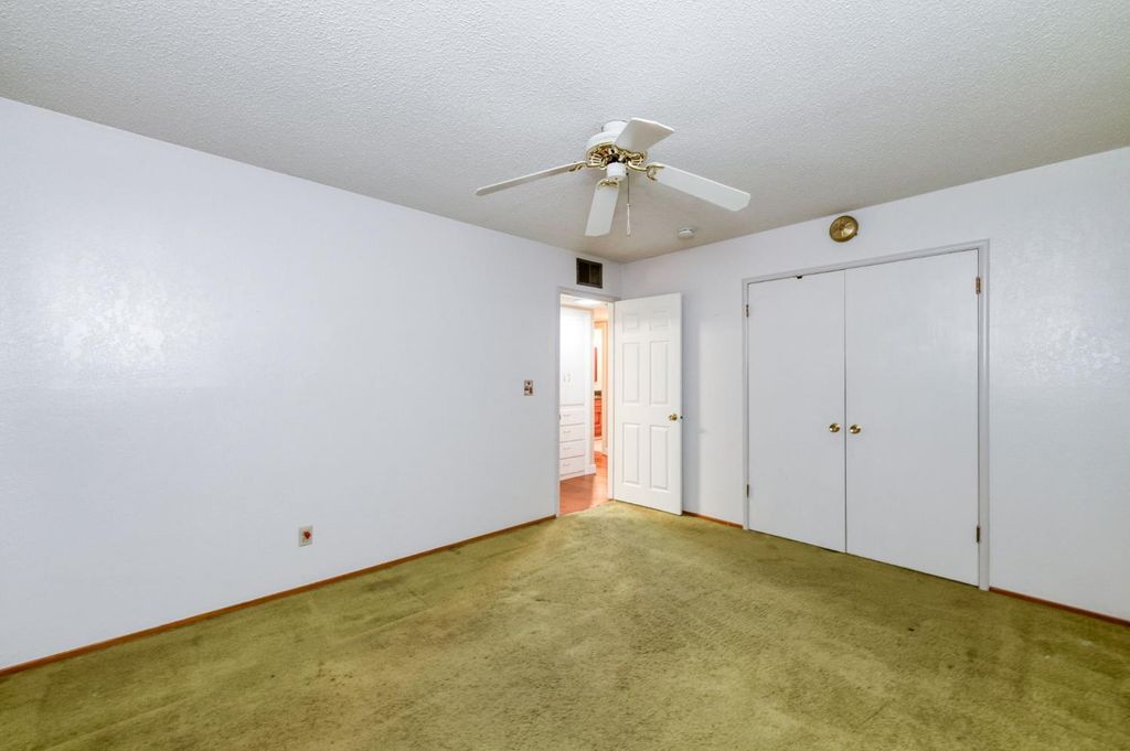 Image 26 of property listing at 181 W Dovewood Lane, Fresno, CA 93704