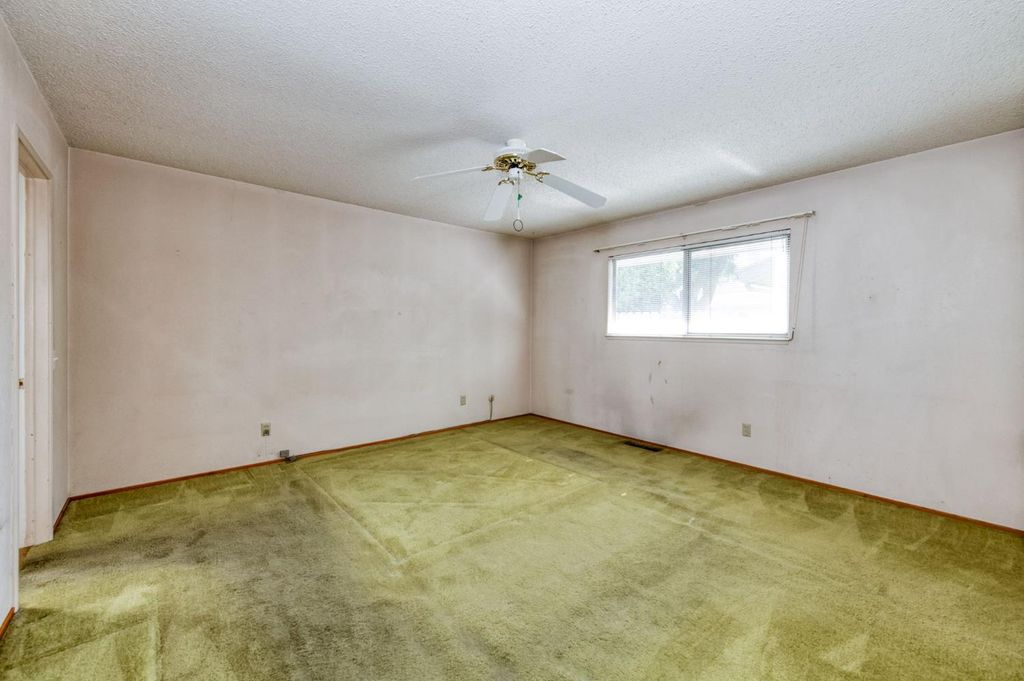 Image 27 of property listing at 181 W Dovewood Lane, Fresno, CA 93704