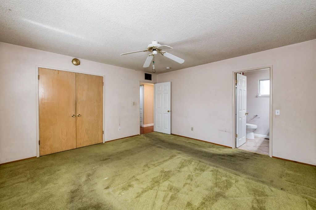 Image 28 of property listing at 181 W Dovewood Lane, Fresno, CA 93704