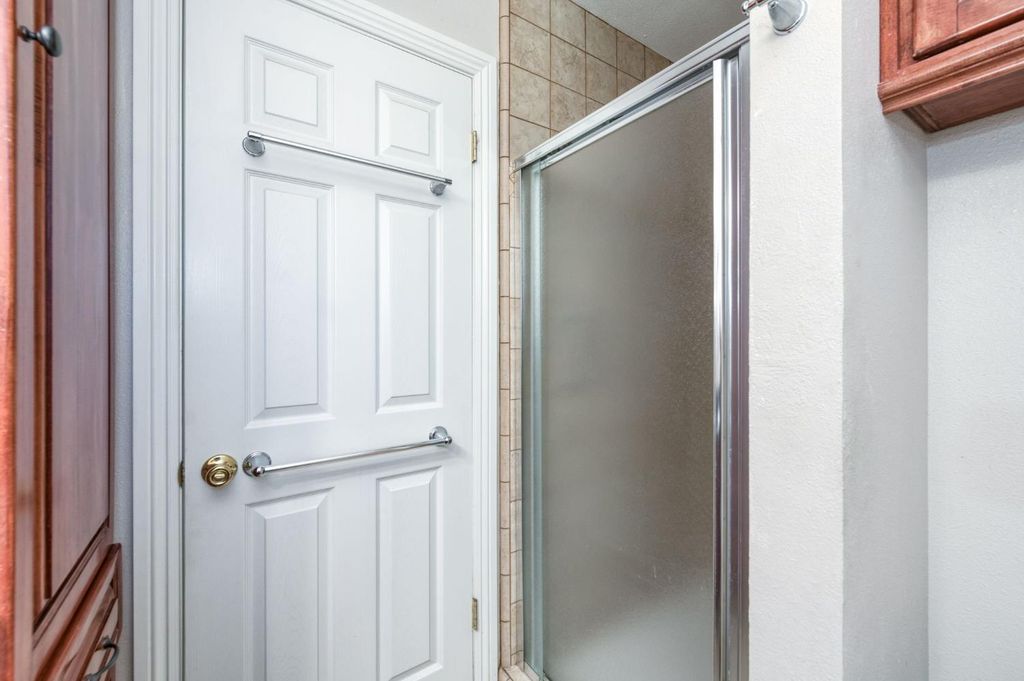 Image 30 of property listing at 181 W Dovewood Lane, Fresno, CA 93704