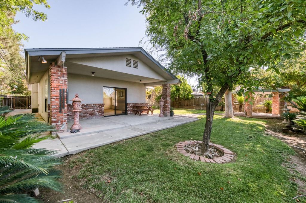 Image 32 of property listing at 181 W Dovewood Lane, Fresno, CA 93704