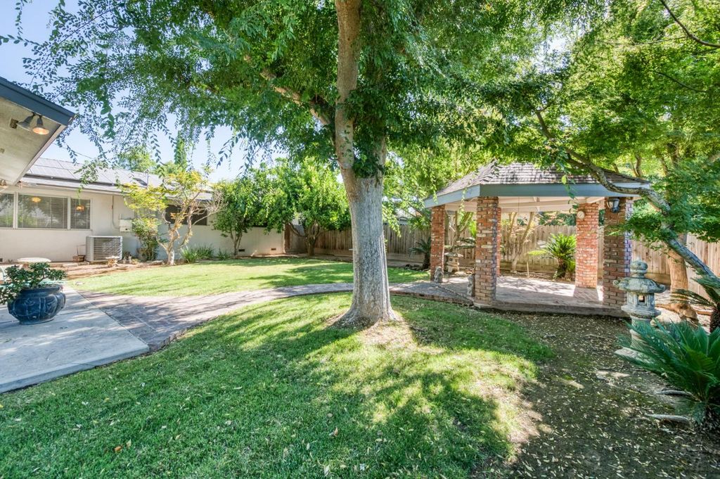 Image 34 of property listing at 181 W Dovewood Lane, Fresno, CA 93704