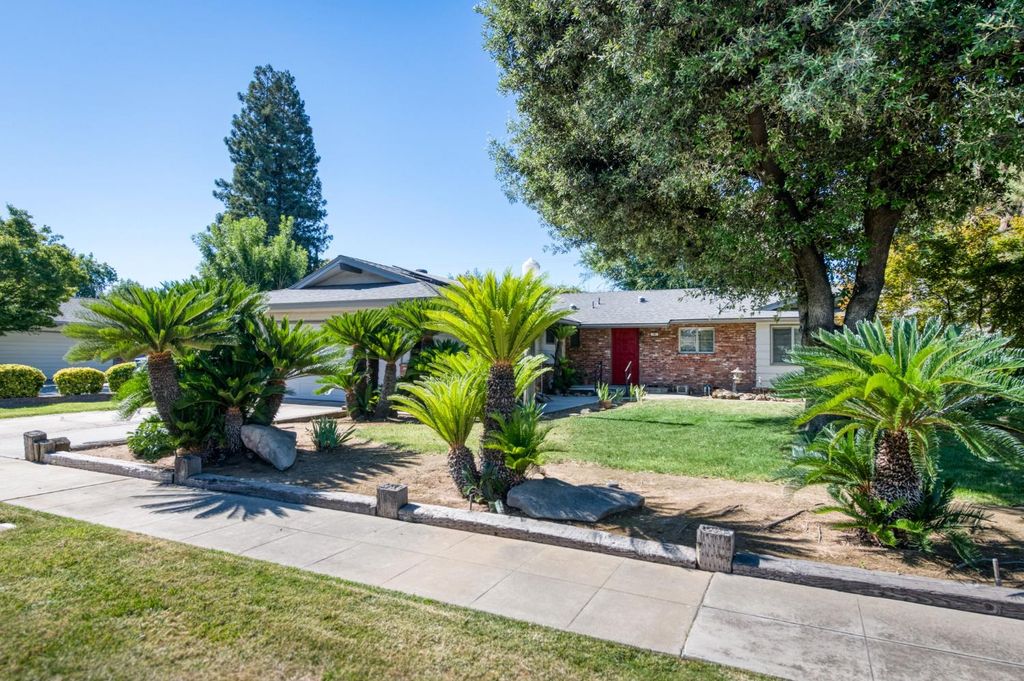 Image 41 of property listing at 181 W Dovewood Lane, Fresno, CA 93704