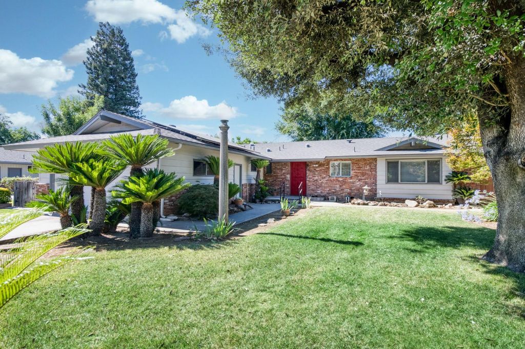 Image 42 of property listing at 181 W Dovewood Lane, Fresno, CA 93704