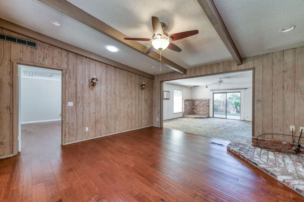 Image 9 of property listing at 181 W Dovewood Lane, Fresno, CA 93704