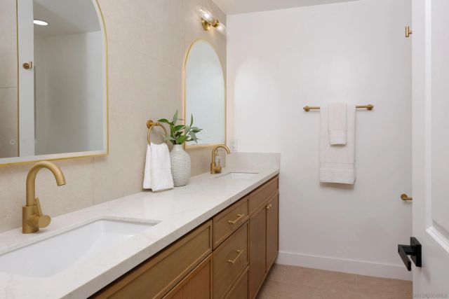 2403 Torrejon, Carlsbad, CA 92009
