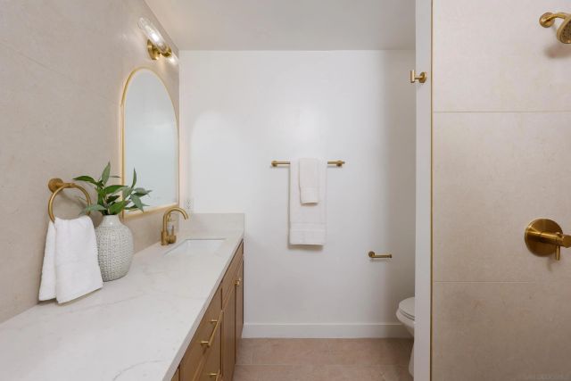 2403 Torrejon, Carlsbad, CA 92009