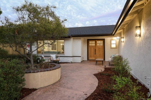 2403 Torrejon, Carlsbad, CA 92009
