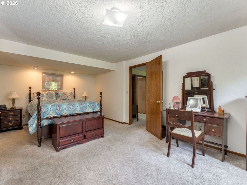 Image 30 of property listing at 800 Nw MICHELBOOK Ln, Mc Minnville, OR 97128