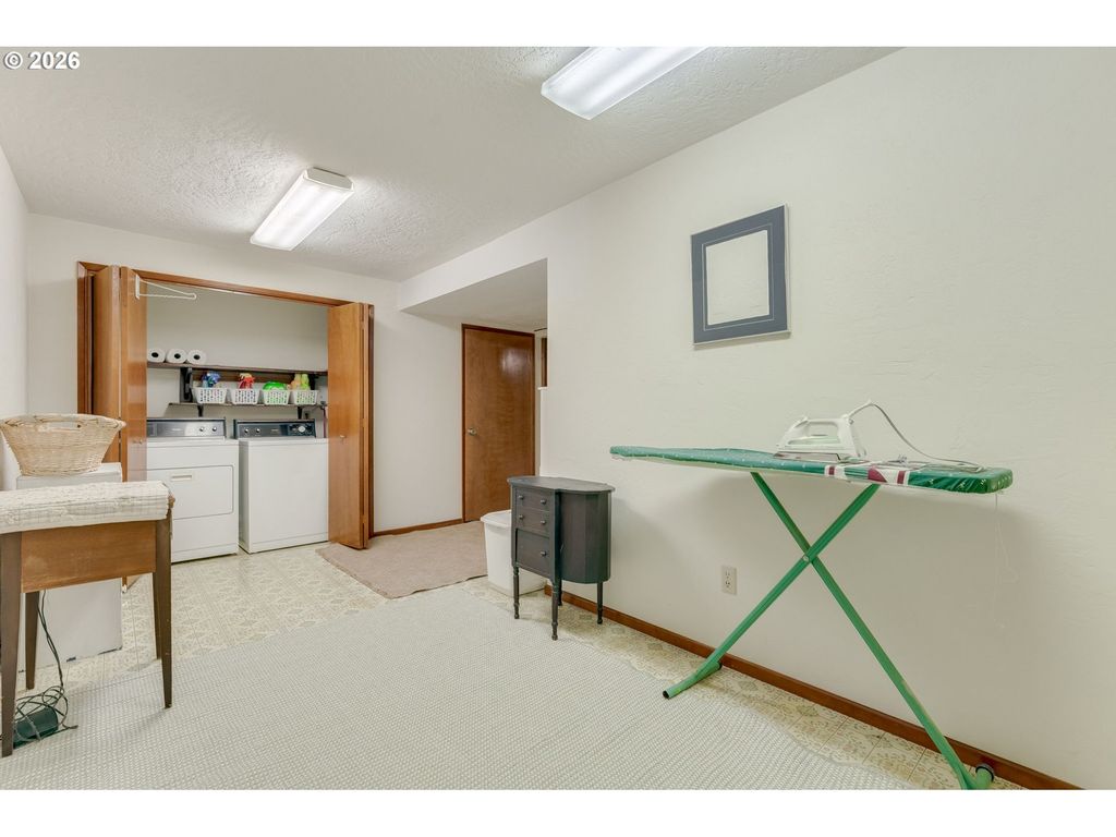 Image 36 of property listing at 800 Nw MICHELBOOK Ln, Mc Minnville, OR 97128