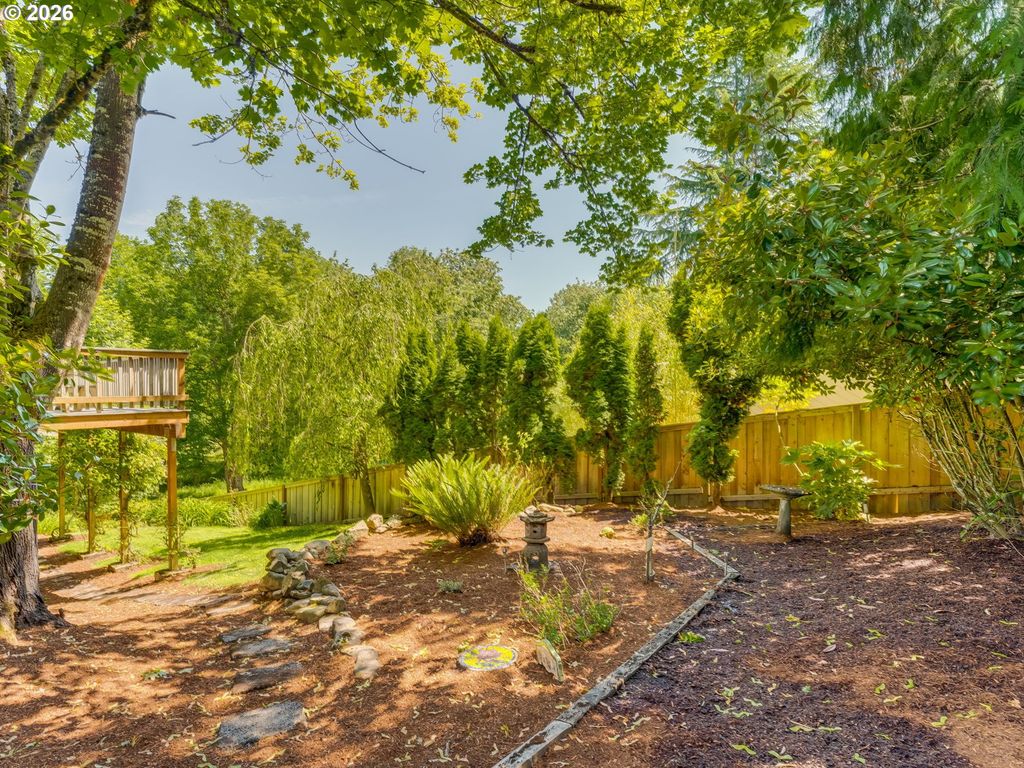 Image 41 of property listing at 800 Nw MICHELBOOK Ln, Mc Minnville, OR 97128