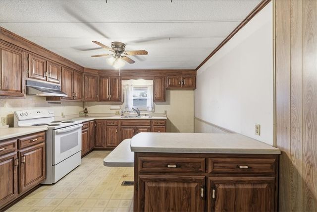 20 Jean St, Rostraver, PA 15012