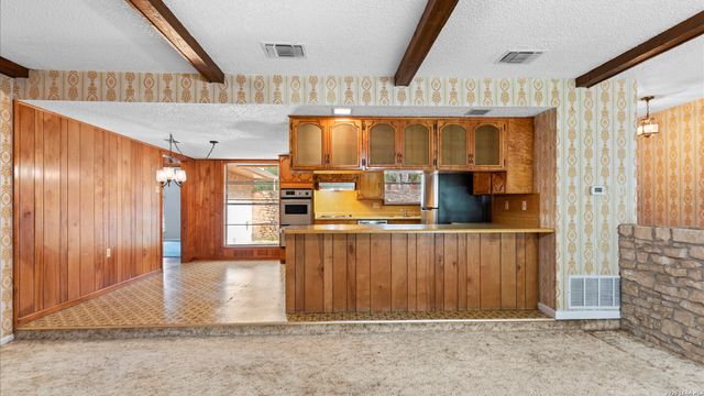 162 LONE OAK ST, Seguin, TX 78155