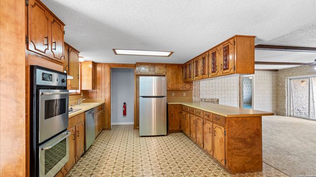 162 LONE OAK ST, Seguin, TX 78155