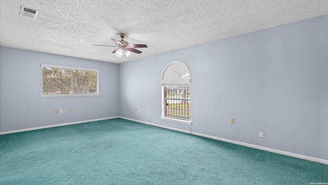 162 LONE OAK ST, Seguin, TX 78155