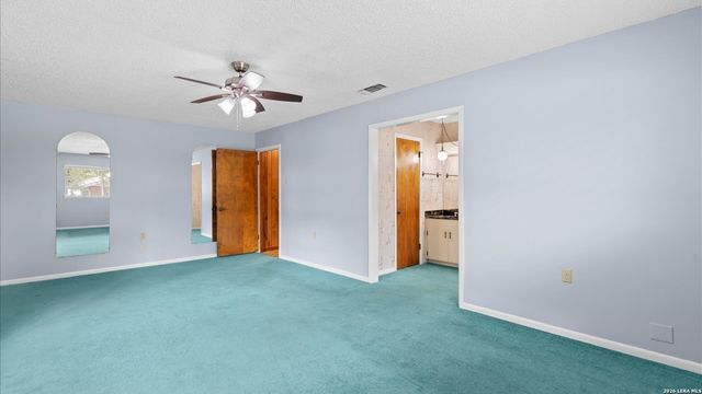 162 LONE OAK ST, Seguin, TX 78155