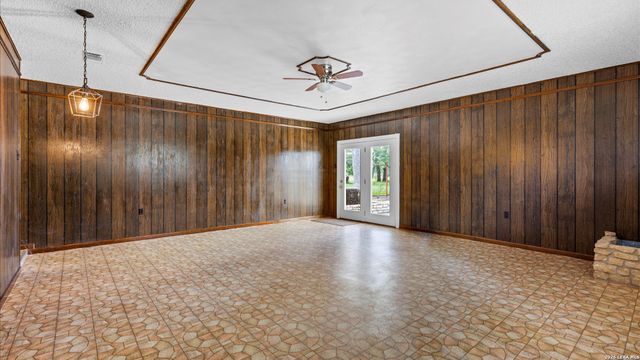 162 LONE OAK ST, Seguin, TX 78155