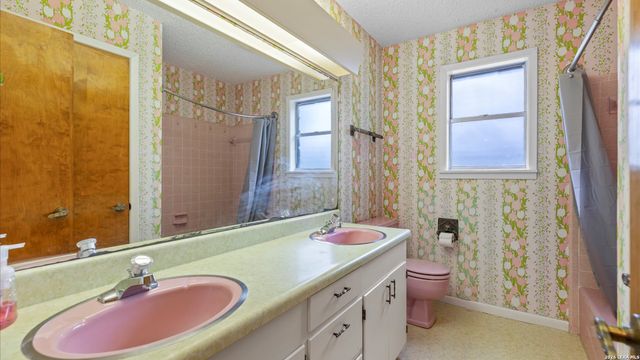 162 LONE OAK ST, Seguin, TX 78155
