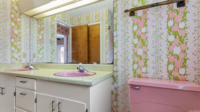 162 LONE OAK ST, Seguin, TX 78155