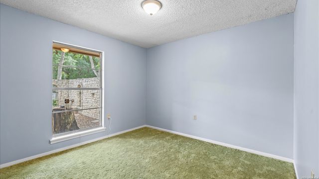 162 LONE OAK ST, Seguin, TX 78155